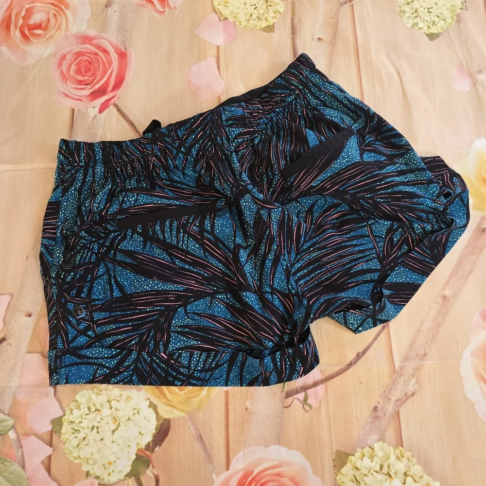 Lululemon Spring Break Away Shorts II - Picture 3 of 7